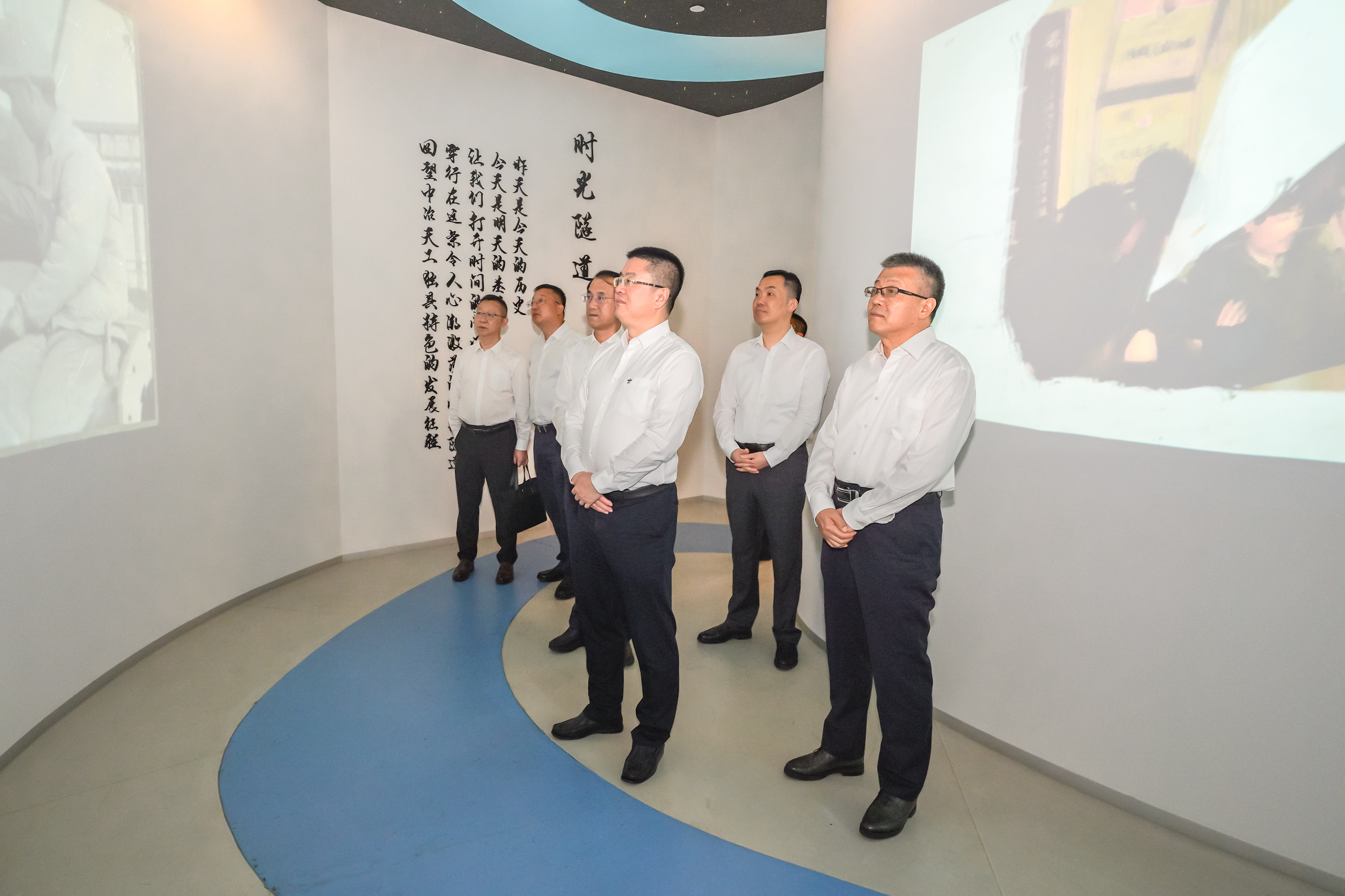 李仲泽参观中冶天工企业展厅